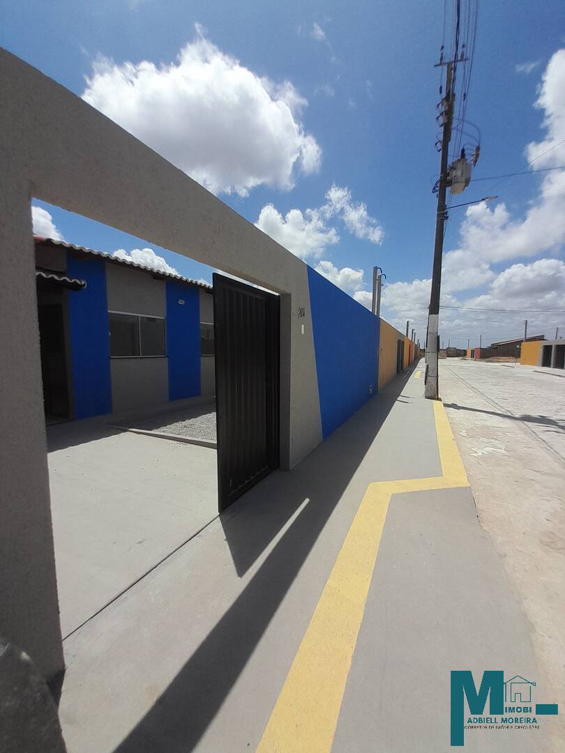 Casa à venda com 2 quartos, 69m² - Foto 1