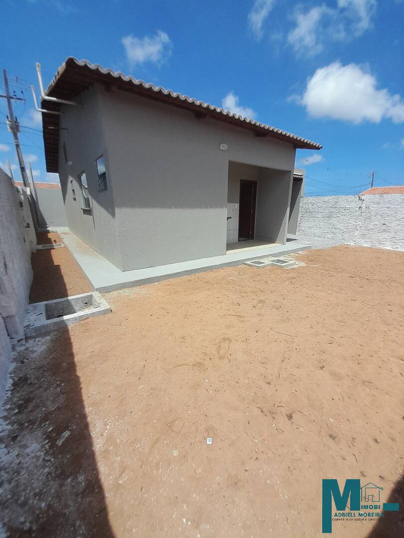 Casa à venda com 2 quartos, 69m² - Foto 3