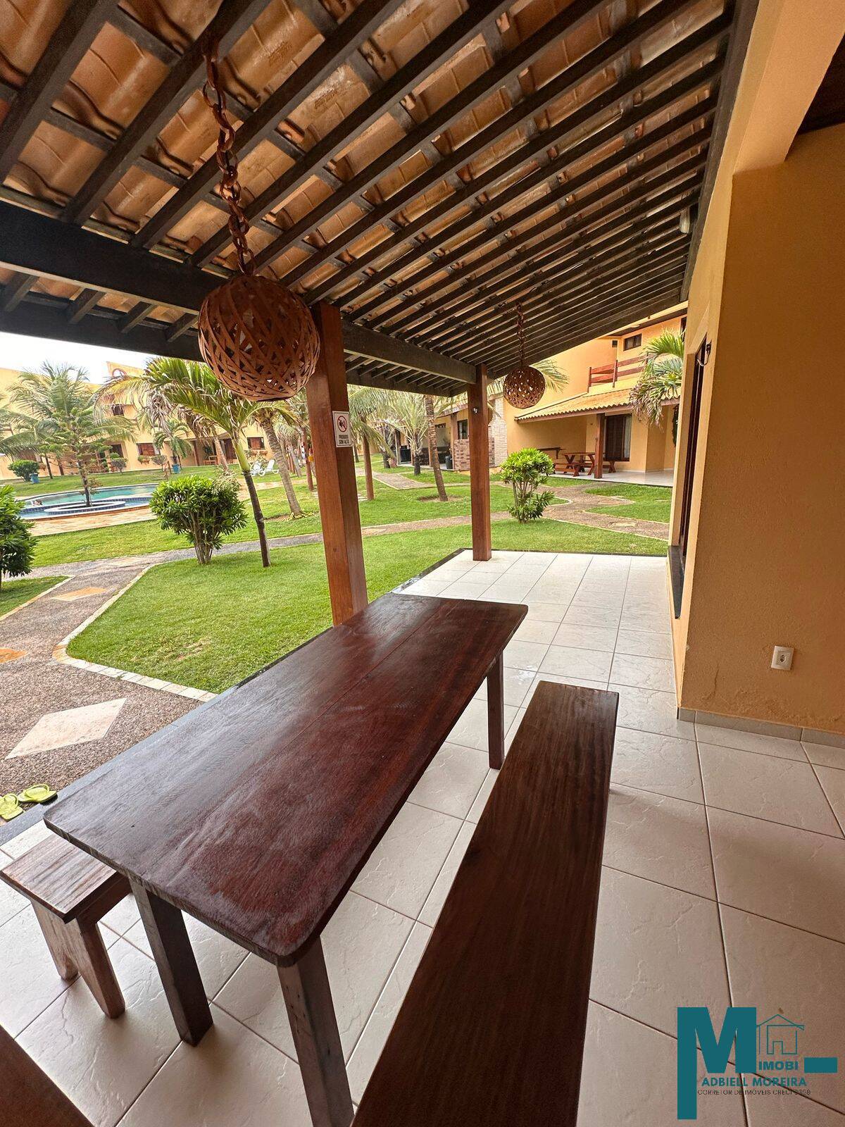 Casa à venda com 4 quartos, 180m² - Foto 1