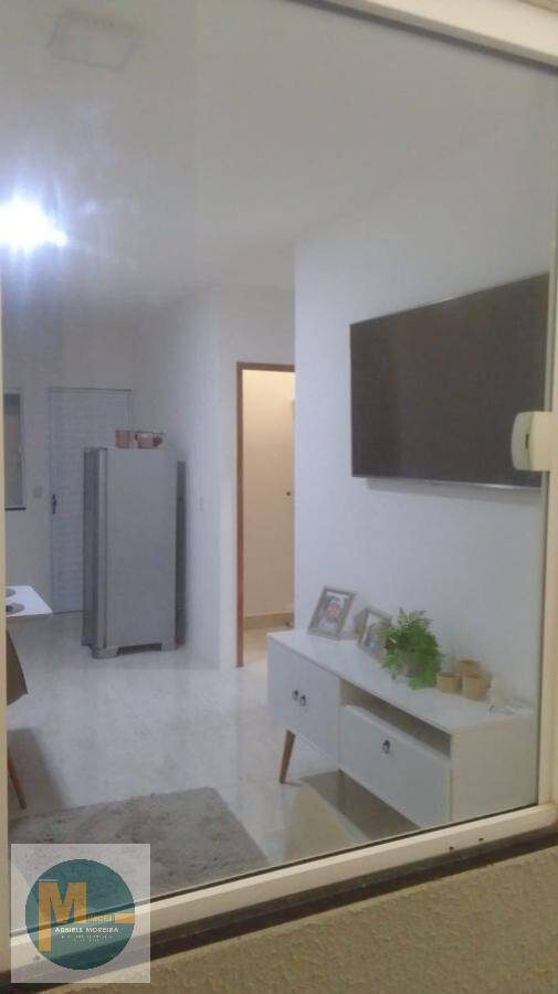Casa à venda com 2 quartos, 49m² - Foto 4